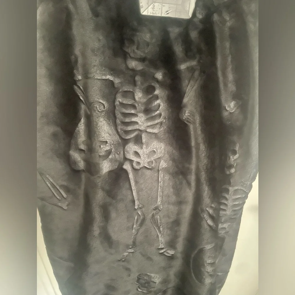 Gothic Embossed tassel throw Halloween skull and pumpkins black blanket 50x60